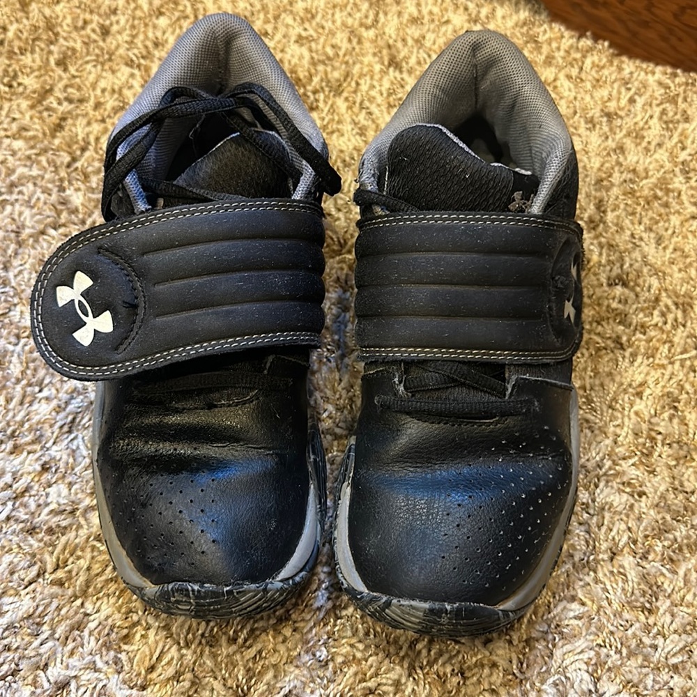 Under Armour shoes youth size 6